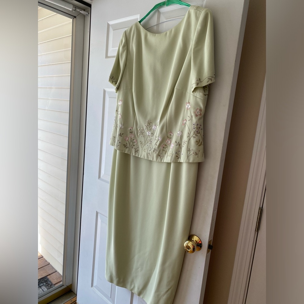 Beautiful special occasion dress.  Wedding season is coming we’ll care for.